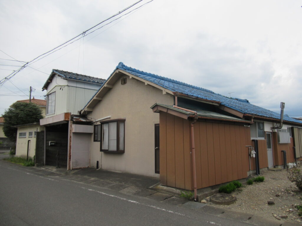 青い屋根が目印。収納多く立地も良し◎（原町区南町4丁目）