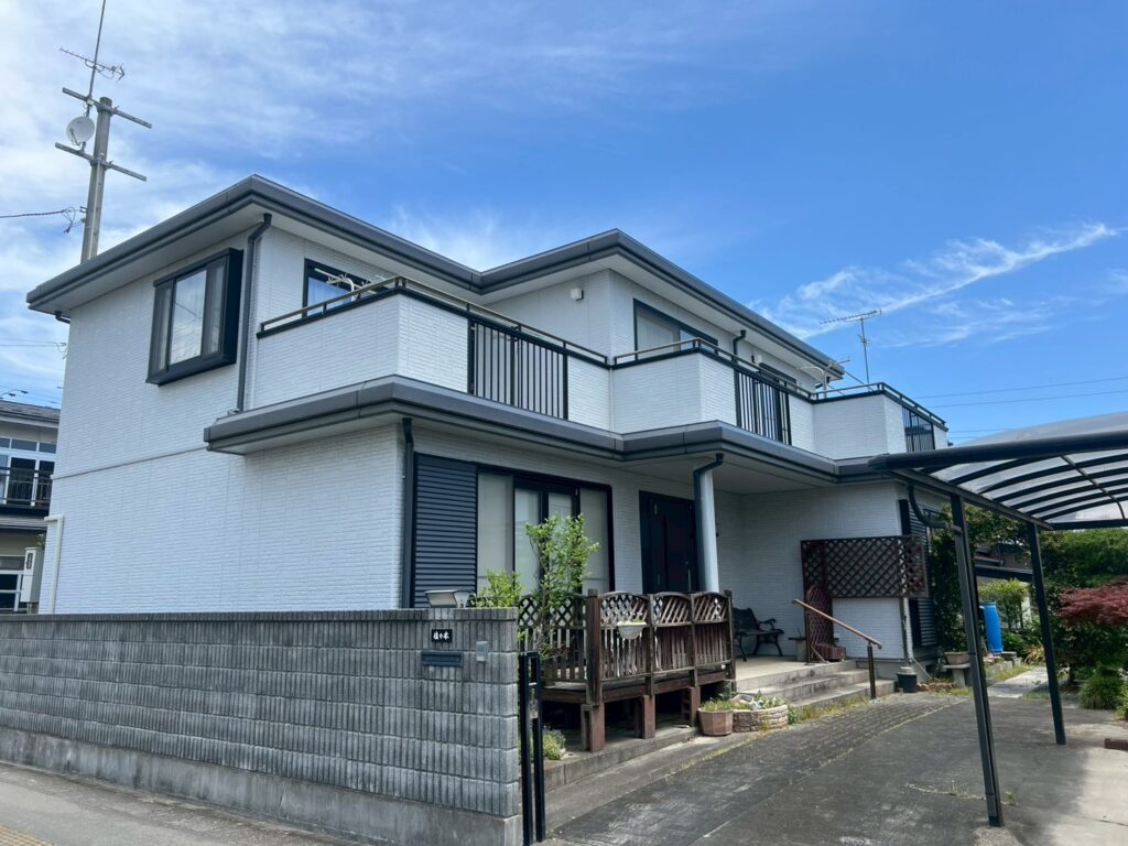 玄関ホールが広いお家。ゆとりの快適空間を♪（原町区仲町）